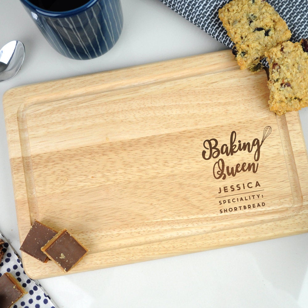 Personalised Wooden 'Baking Queen' Cutting Board, Baking Gift Cake Stand, Cooking Gift for Her, Kitchen Gifts for Mum